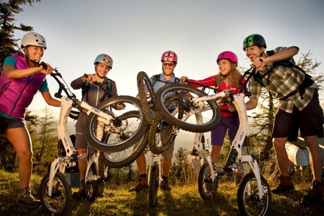 Mountainbiken mit Freunden © Flachau Tourismus
