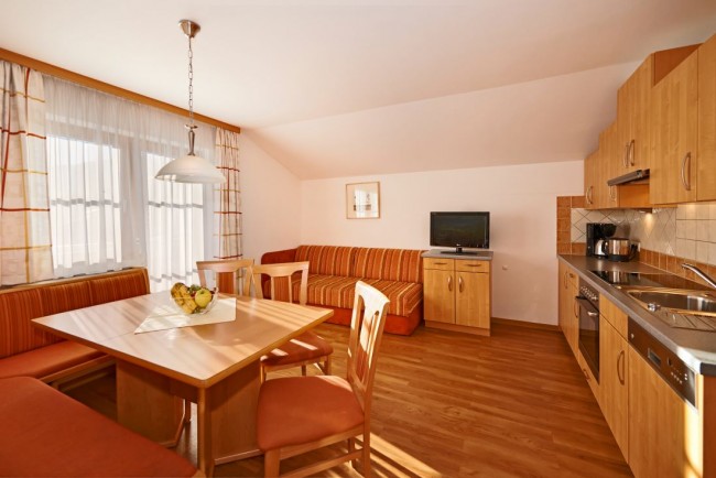 Wohnbeispiel Küche und Esstisch